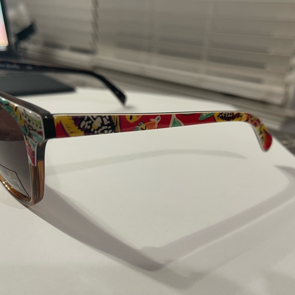 Vera Bradley Sunglasses
Cheryl Women 55-17-45-135 - Picture 8 of 13
